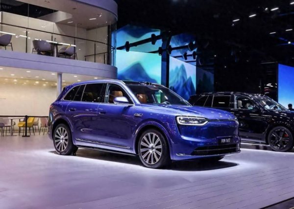 和业众 全新问界M7亮相成都车展，造型大变9月5日开启预订，搭华为ADS 4