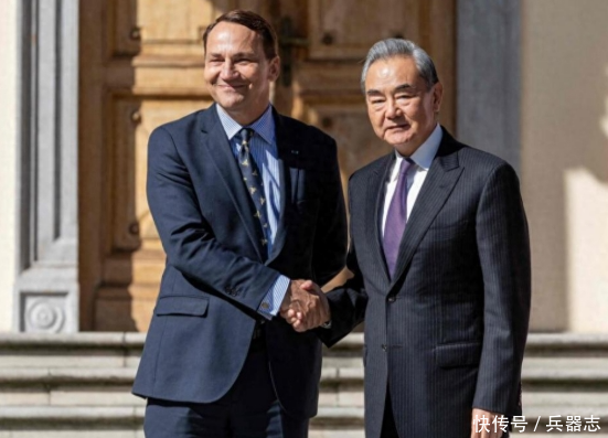 华瑞优配 波兰外长向王毅解释，为何切断中欧贸易通道，顺带还告了俄罗斯一状